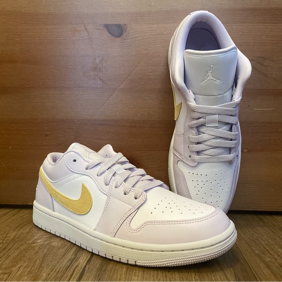 ✨ WMNS AIR JORDAN 1 LOW - Picture 12 of 12